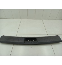 Обшивка замка багажника