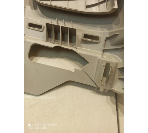 Обшивка центральной стойки (правая)