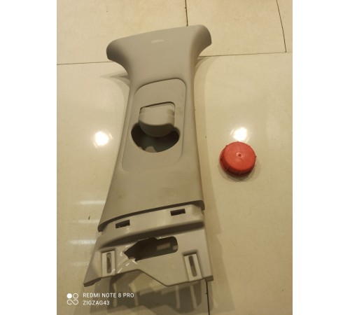 Обшивка центральной стойки (правая)