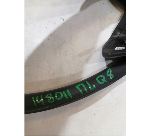 Уплотнитель двери передний левый