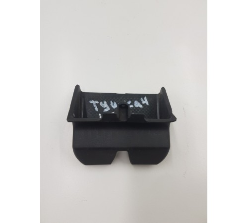 Накладка замка крышки багажника