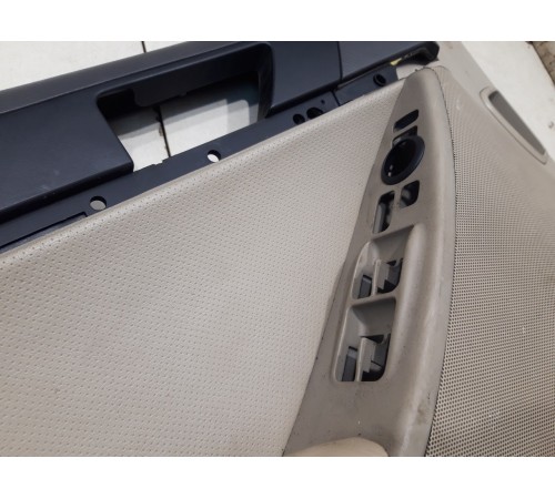 Обшивка двери (передняя, левая)