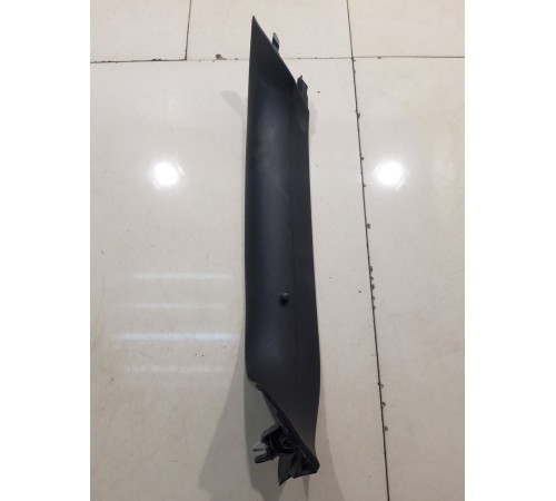 Обшивка крышки багажника (правая)