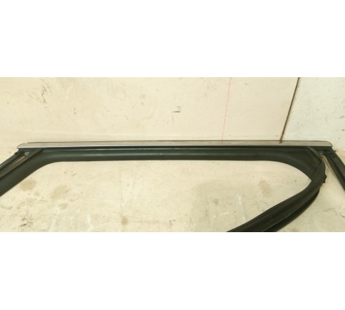 Уплотнитель задней правой двери стекла