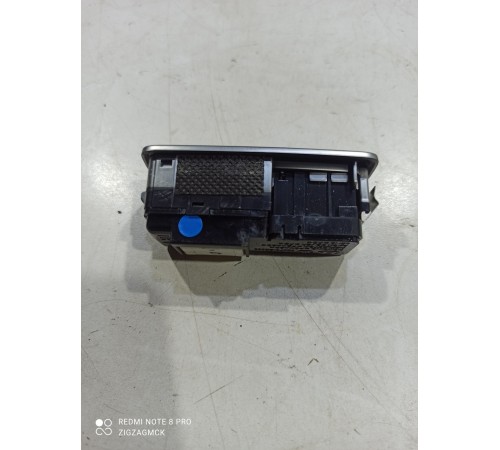 Плафон внутреннего освещения салона