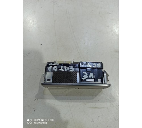 Плафон внутреннего освещения салона