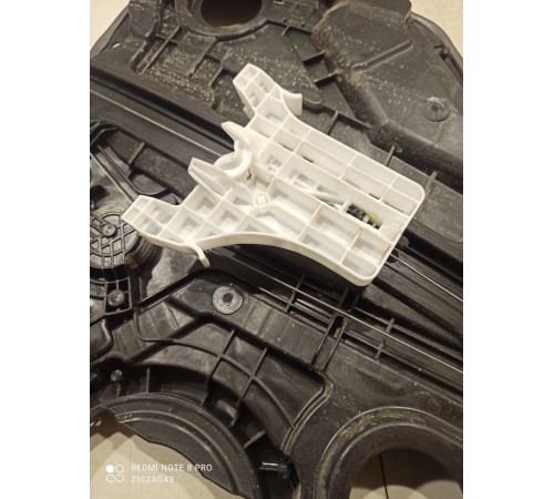 Стеклоподъемник (задний левый)