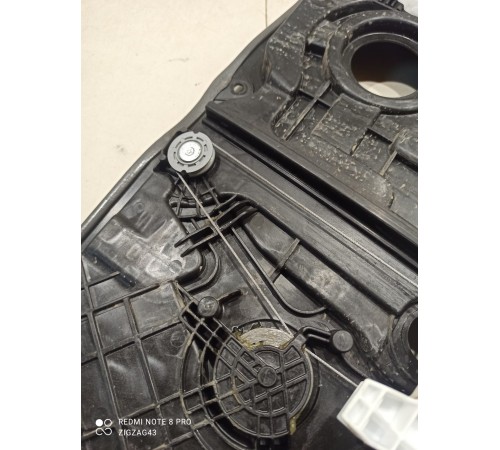 Стеклоподъемник (задний левый)