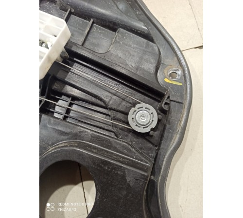 Стеклоподъемник (задний левый)