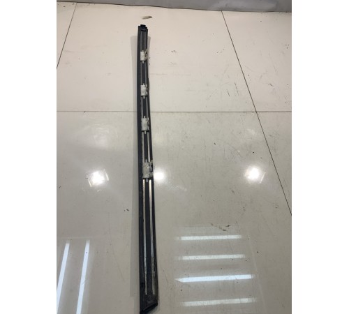 Накладка лобового стекла (правая)