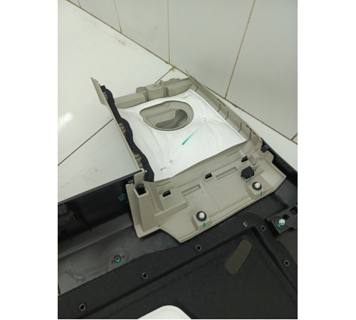 Обшивка багажника правая