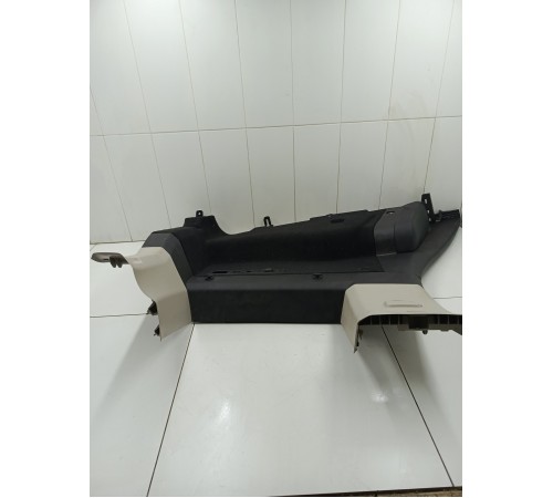 Обшивка багажника правая