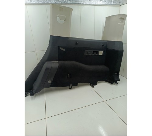 Обшивка багажника правая