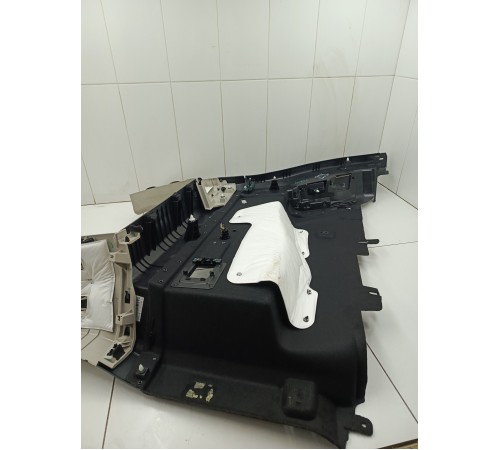 Обшивка багажника правая