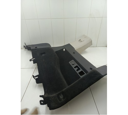 Обшивка багажника правая