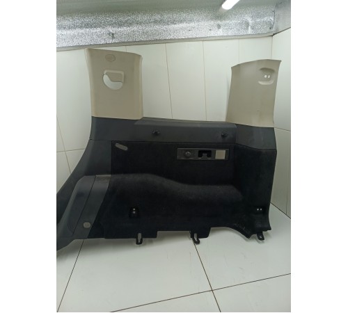 Обшивка багажника правая