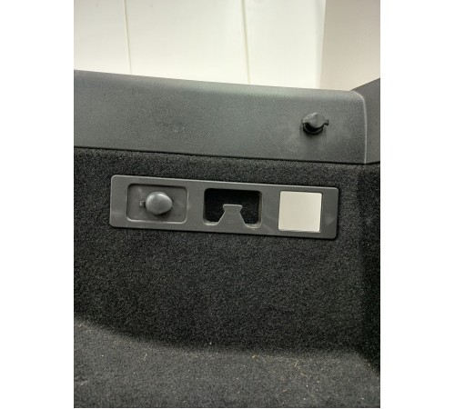 Обшивка багажника правая