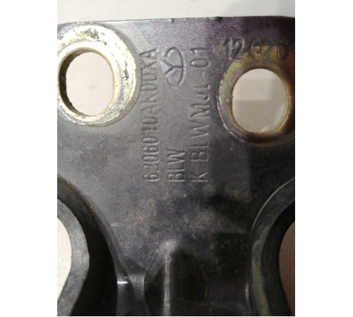 Петля двери задняя левая верхняя