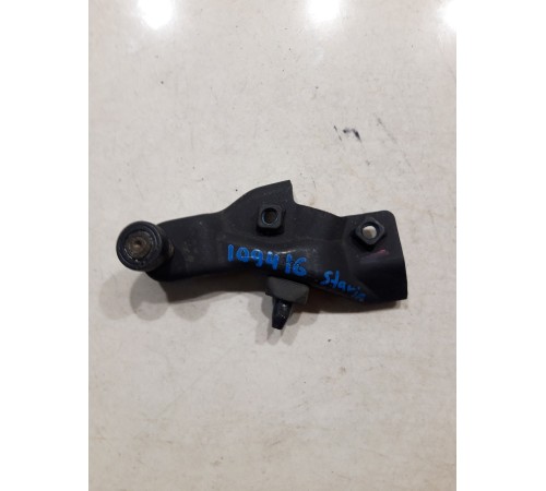 Кронштейн(крепление) ролика левой сдвижной двери верхний