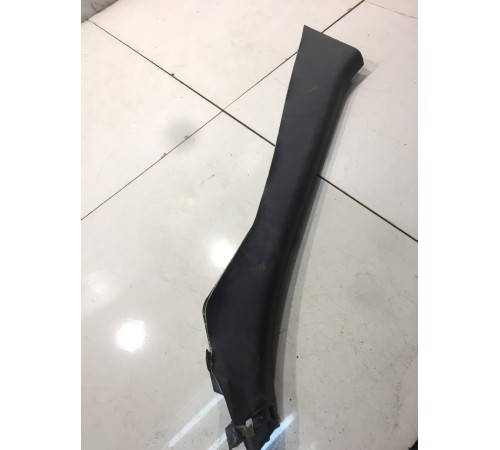 Накладка стойки (передня,правая)