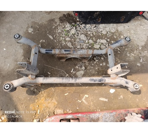 Балка подвески задняя , подрамник