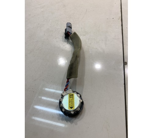 Динамик (низкочастотный) (передний,правый)