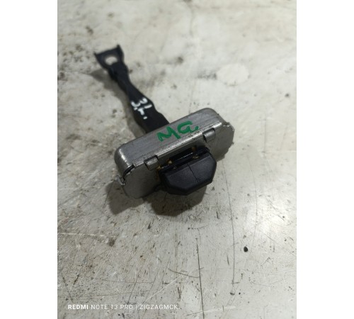 Ограничитель двери задний левый