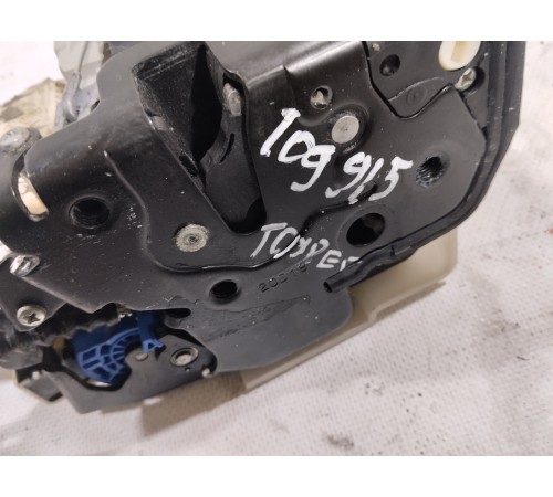 Замок двери (задний правый)