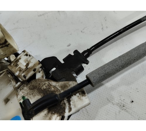 Замок двери (задний правый)