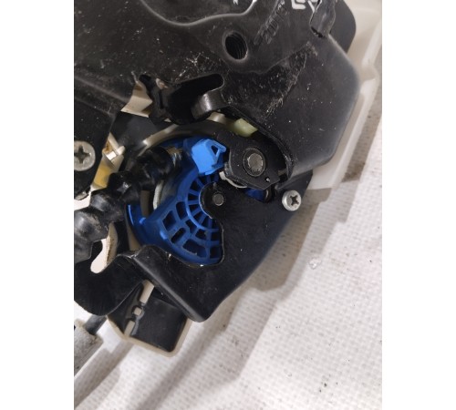 Замок двери (задний правый)