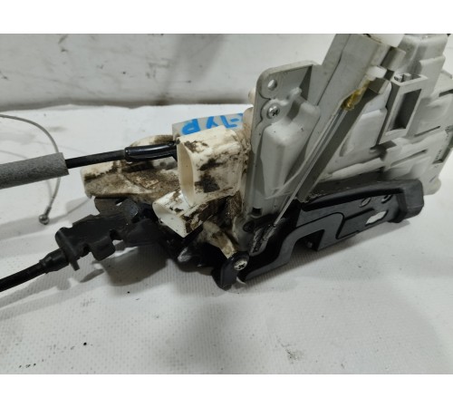 Замок двери (задний правый)