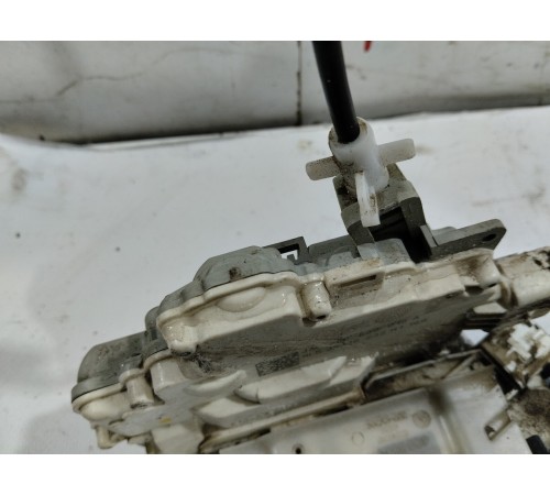 Замок двери (задний правый)