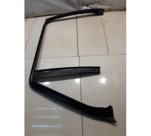 Накладка двери (задняя, правая, верхняя)