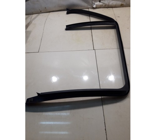 Накладка двери (задняя, правая, верхняя)