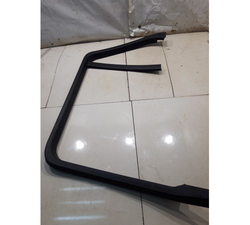 Накладка двери (задняя, правая, верхняя)