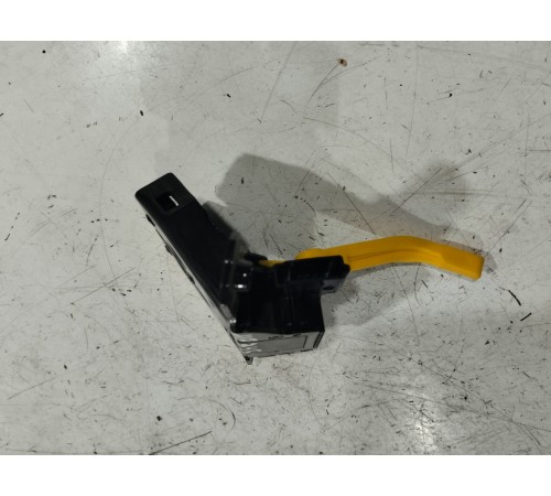 Замок крышки багажника