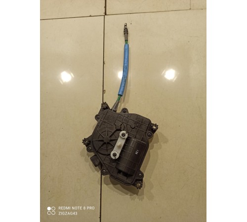 Доводчик замка крышки багажника