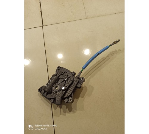 Доводчик замка крышки багажника