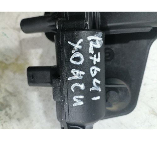 Доводчик двери крышки багажника