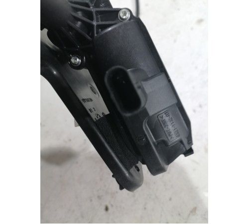 Доводчик двери крышки багажника