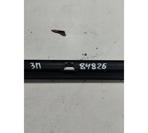 Уплотнитель стекла (задний правый внутренний)