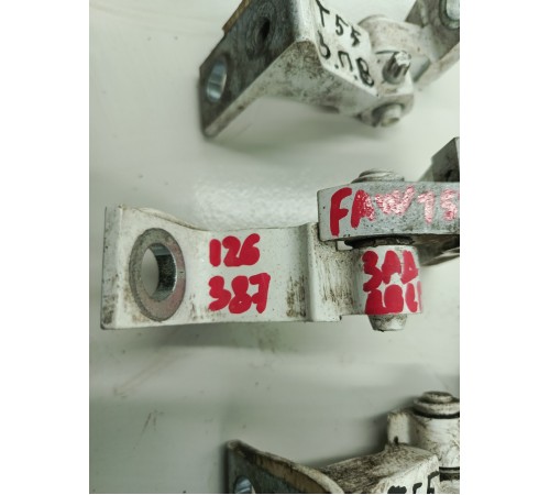 Комплект петель задних дверей