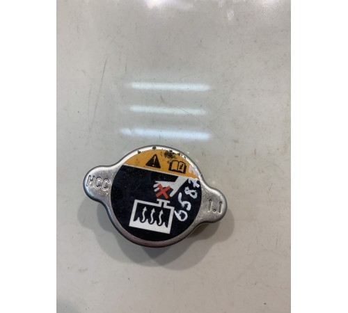 Крышка заливной горловины топливного бака