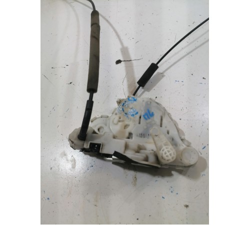 Замок двери передний левый