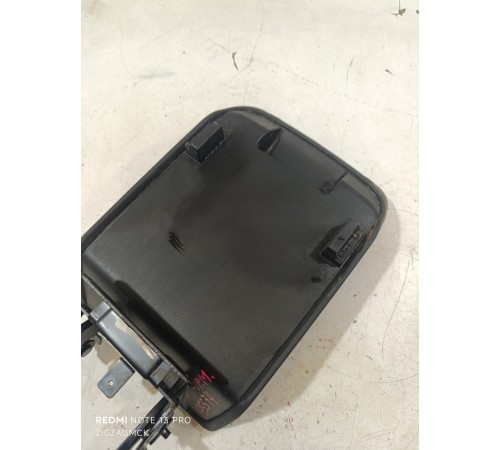 Подлокотник центральной консоли