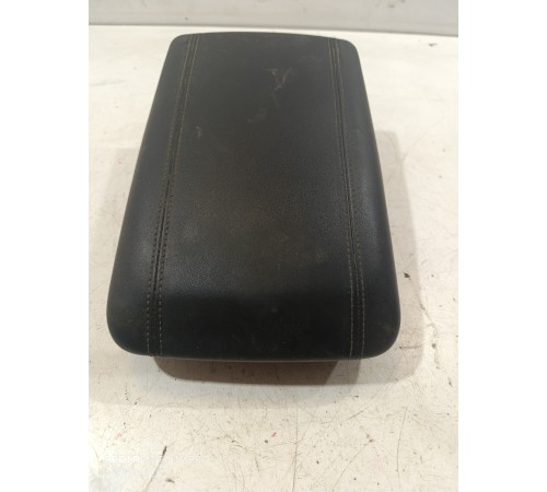 Подлокотник центральной консоли