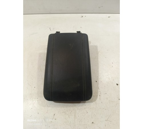 Подлокотник центральной консоли