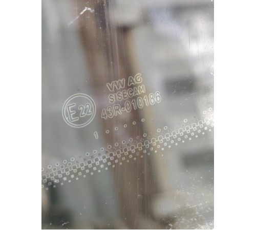 Глухое стекло заднее левое