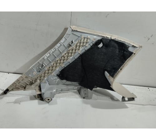 Обшивка задней стойки правая