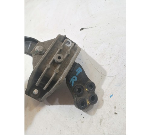 Подушка крепления двигателя правая